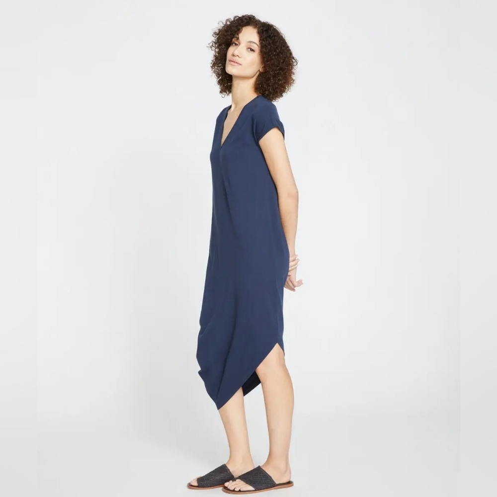 Iconic Geneva V-neck Dress Midnight XL• Firm asking price - Picture 2 of 8